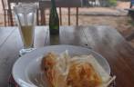 Delicioso crepe de Banana e suco de uva com água de coco, em Jericoacoara - CE